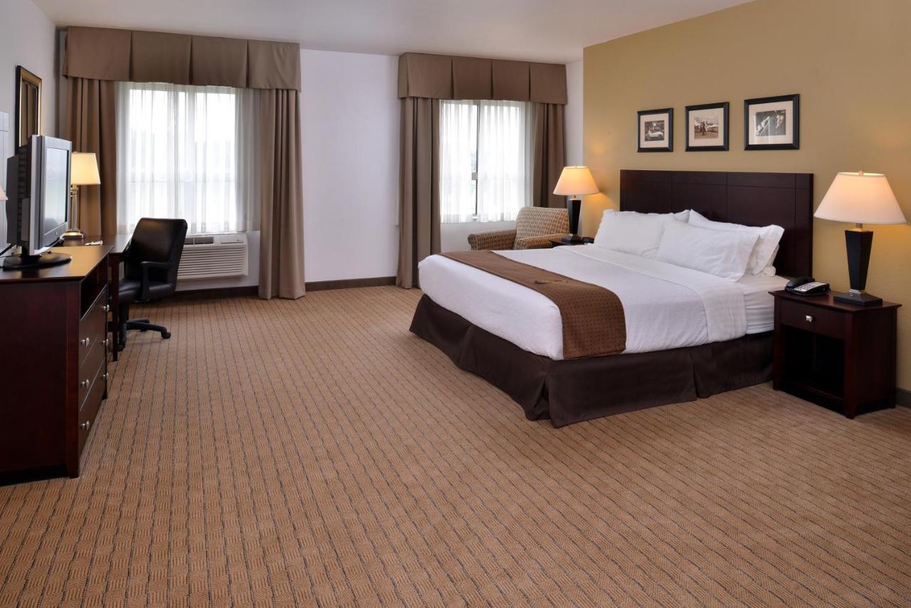 Holiday Inn Madison At The American Center By Ihg Exteriör bild