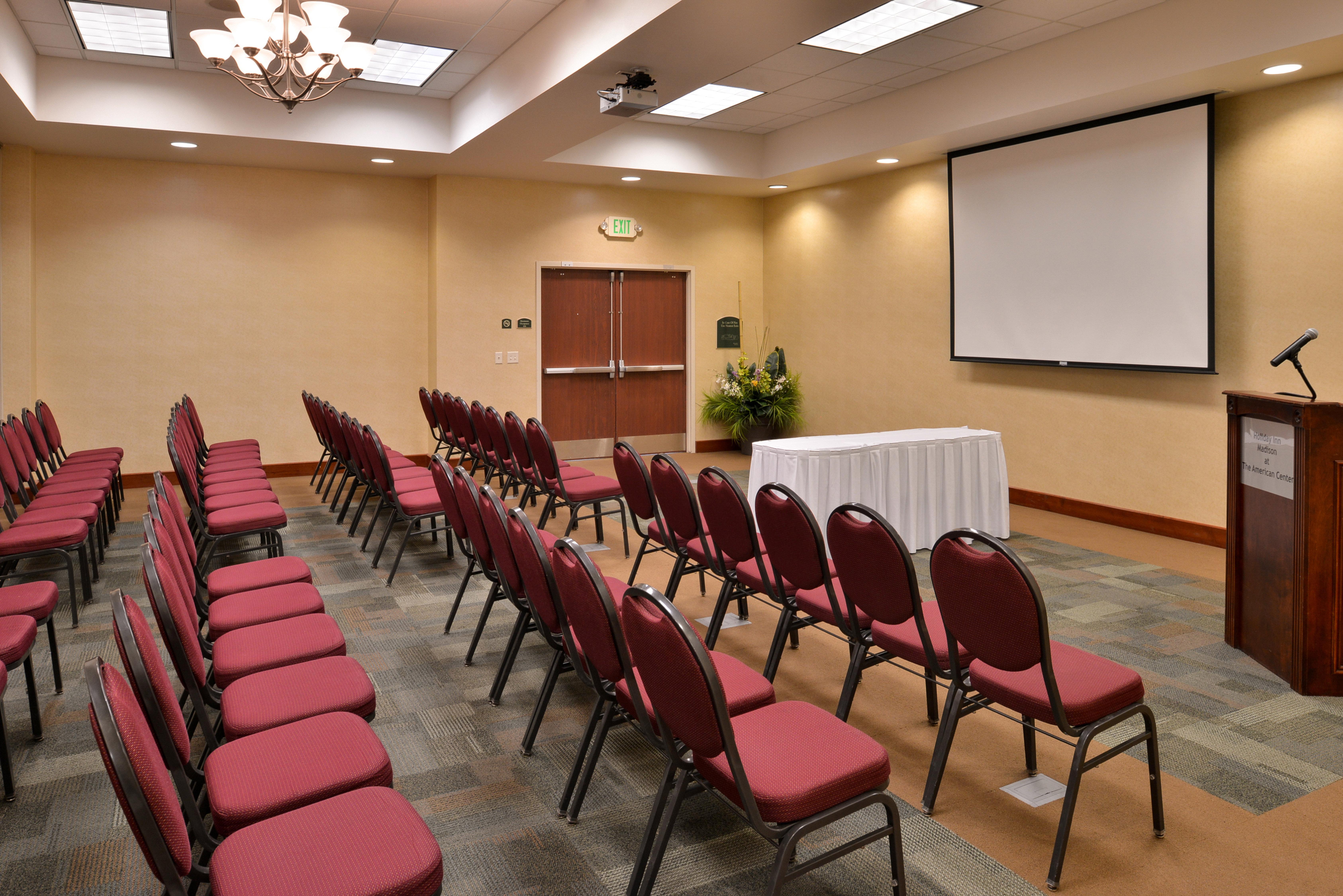 Holiday Inn Madison At The American Center By Ihg Exteriör bild