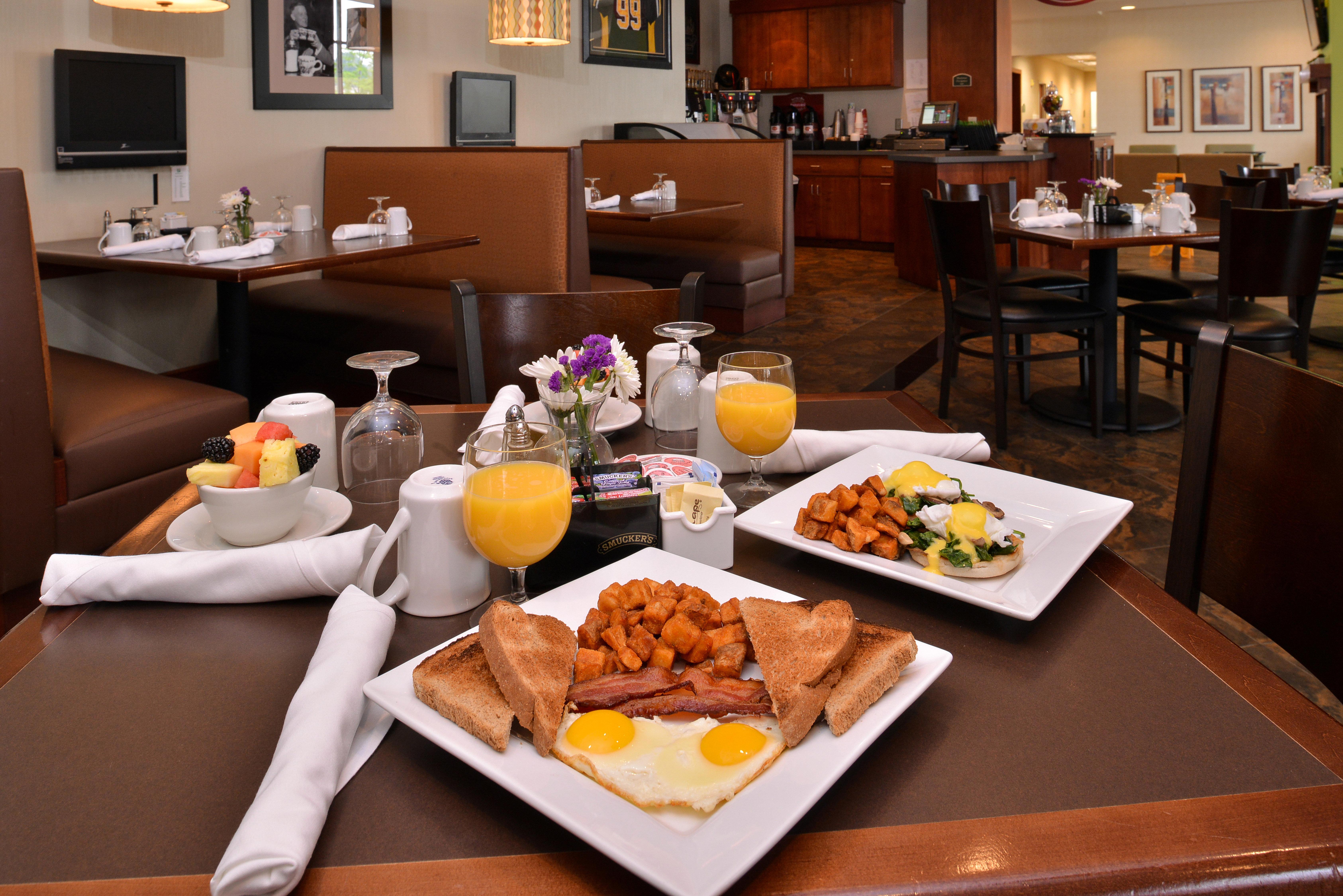 Holiday Inn Madison At The American Center By Ihg Exteriör bild