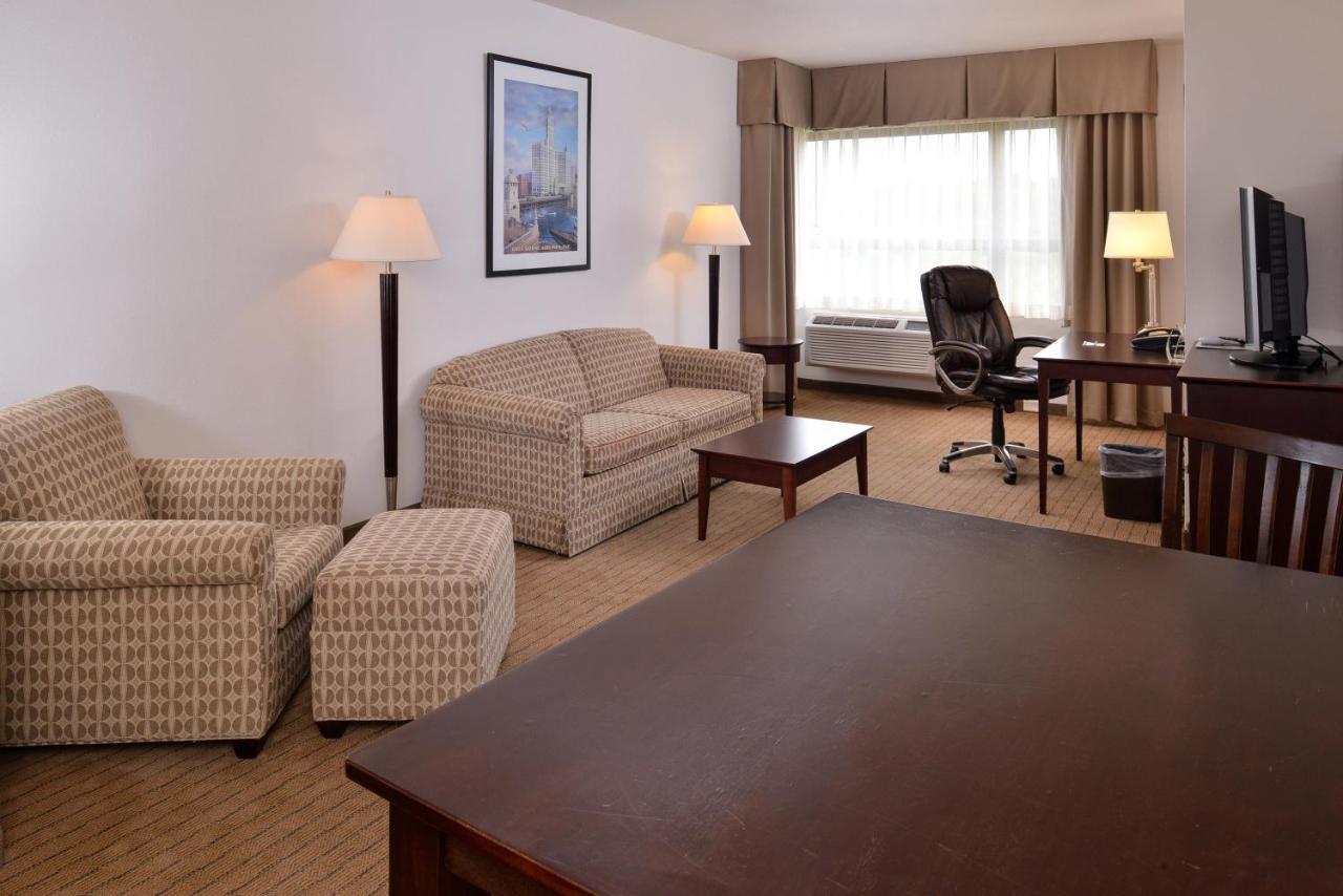 Holiday Inn Madison At The American Center By Ihg Exteriör bild